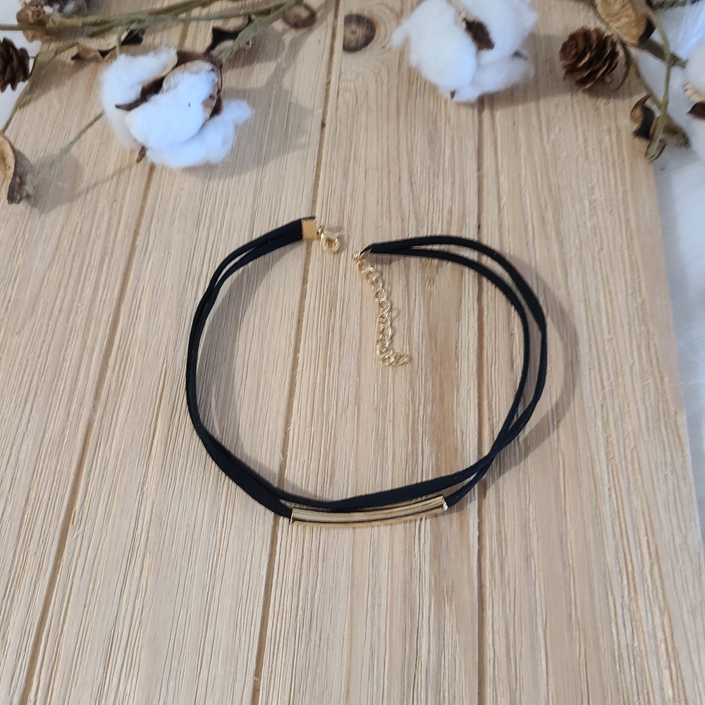 🖤🖤NEW🖤🖤PRETTY!! Black Velvet Choker with GOLD Bar🖤🖤 - Picture 7 of 14